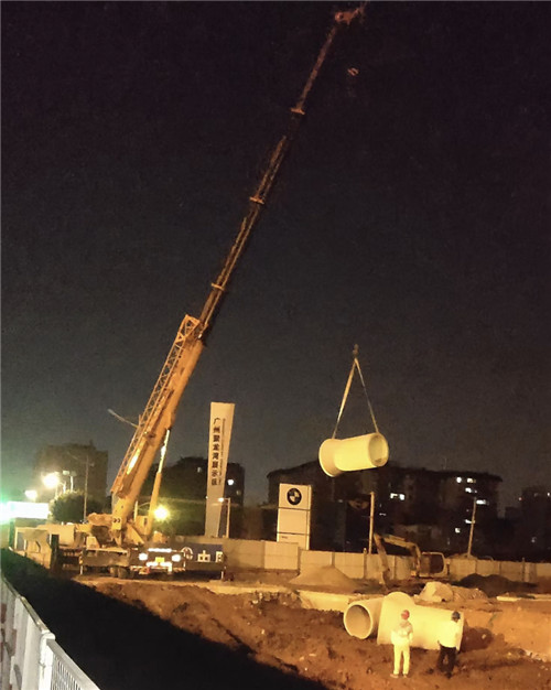 奇台县“弯臂矫正”—— 吊车的 “形变补偿” 技术