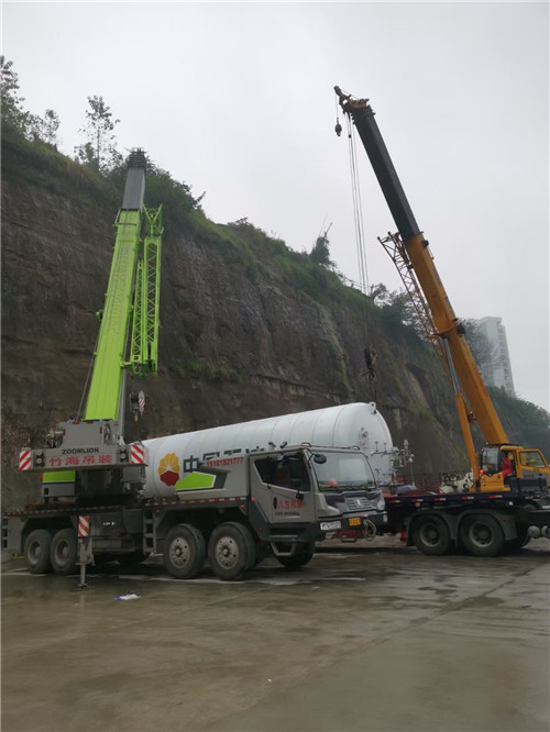 奇台县“不怕风雨冻”—— 吊车的 “恶劣环境适应” 技术